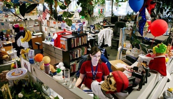 03_Zappos-employee